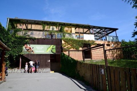 Pavilon žiraf a terária